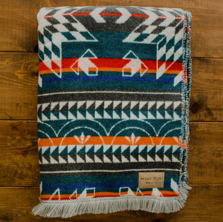 Nibi Reversible Blanket